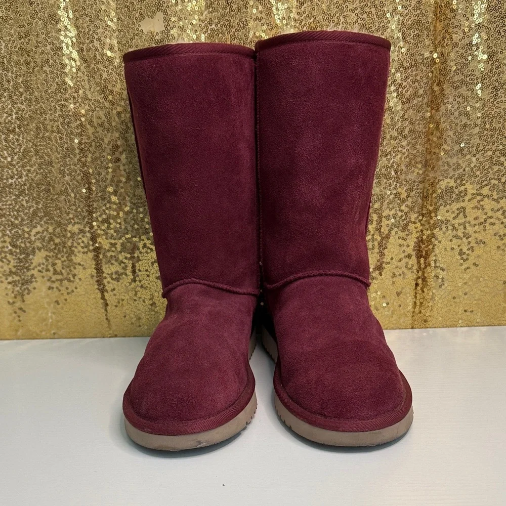 Koolaburra Women's mid calf Burgundy Suede with faux fur lining Boots